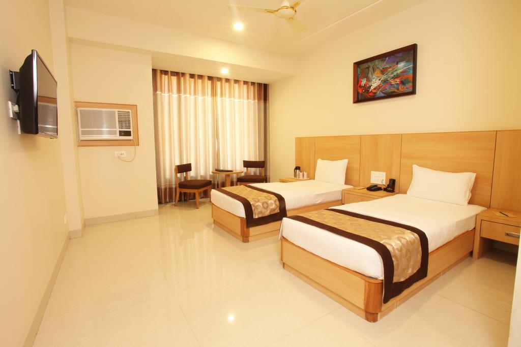 Wingston A Treehouse Hotel Goverdhan Radha Kund Szoba fotó