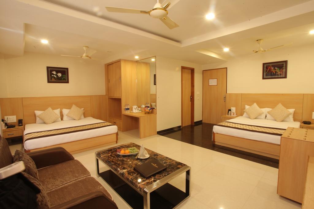 Wingston A Treehouse Hotel Goverdhan Radha Kund Szoba fotó